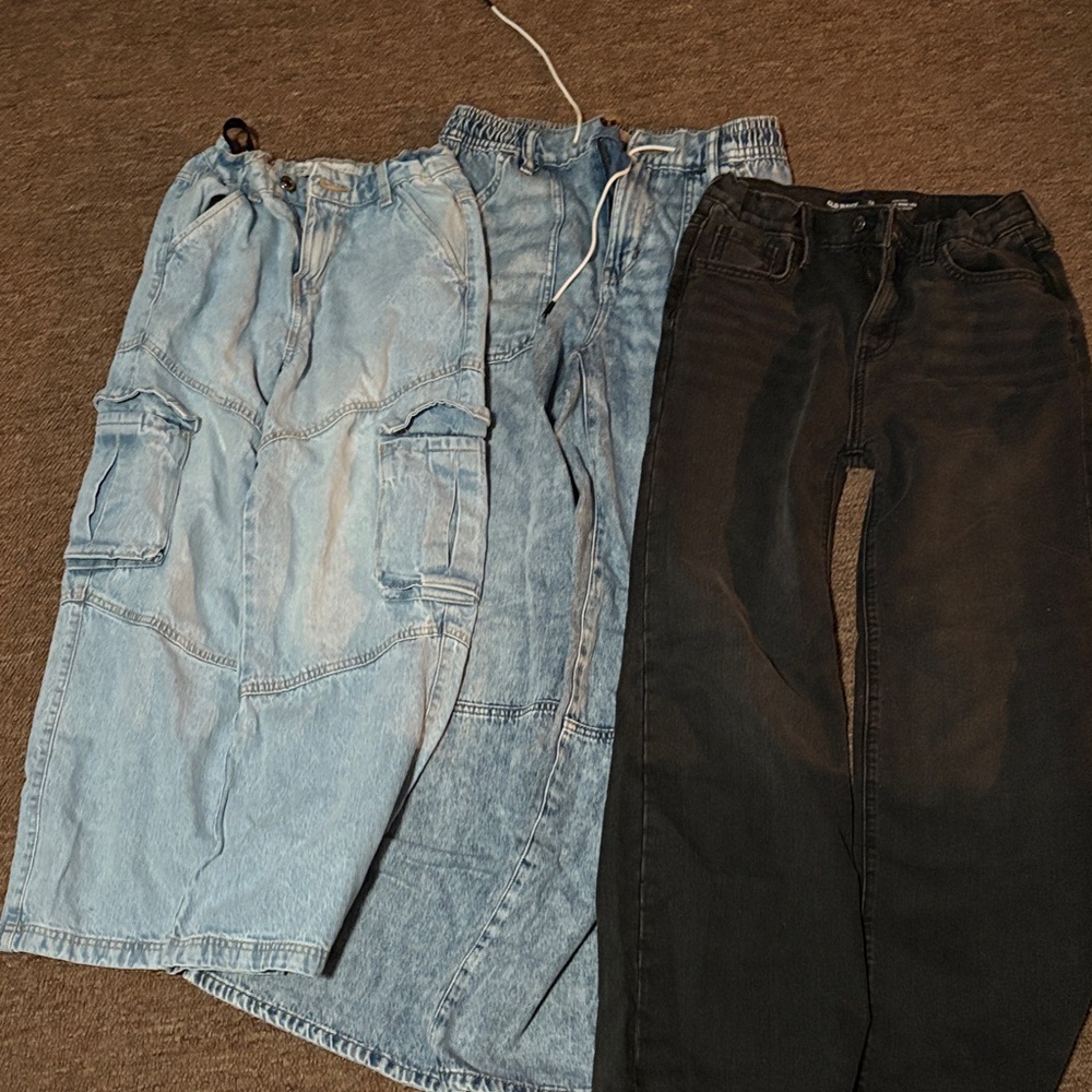 Old Navy Men's Relaxed Jeans in Black and Light Blue